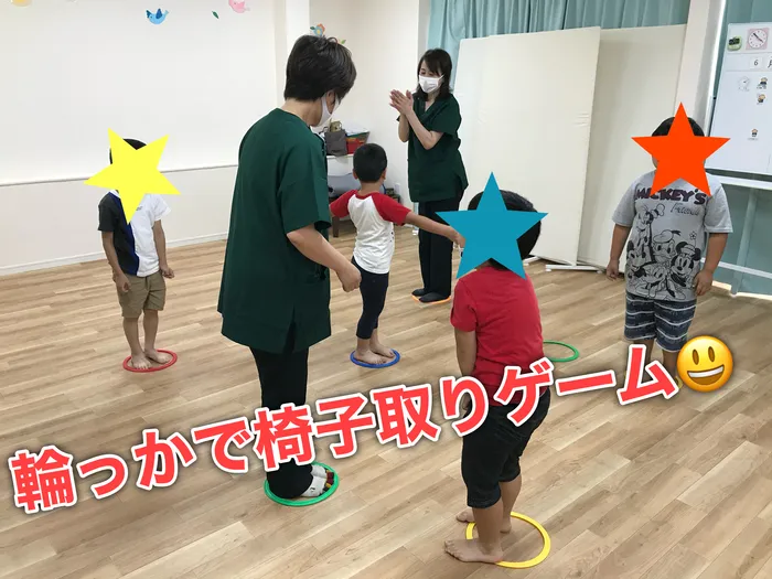 のびのび広場エムズ/輪っかで椅子取りゲーム