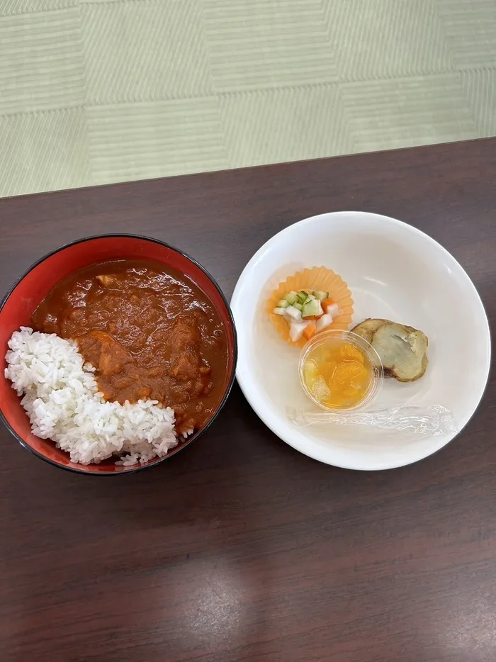 児童サポートチームにじいろの木/28日　給食