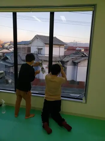 キッズライフ東福岡/窓拭き