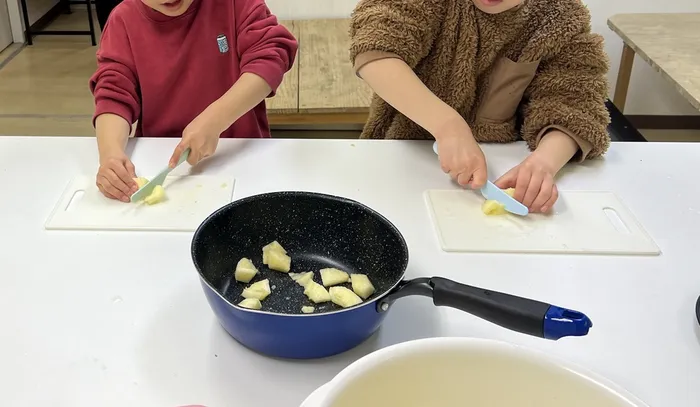 ぽにー/食育「アップルパイ🍎を作ろう！」