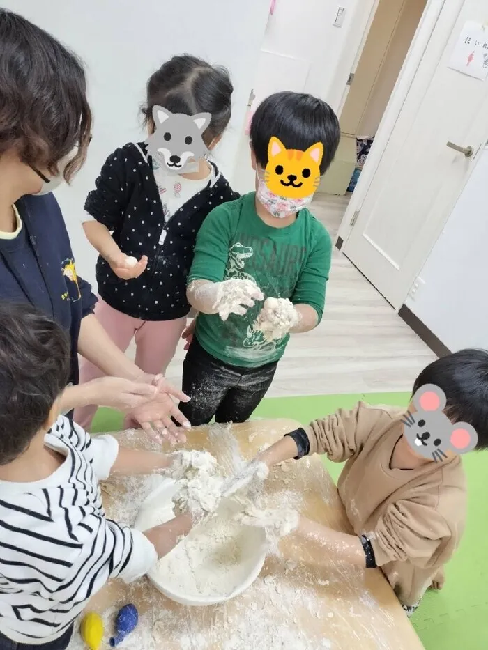 きりんのあくび　kids　ながせ/✨小麦粉粘土で感触遊び✨