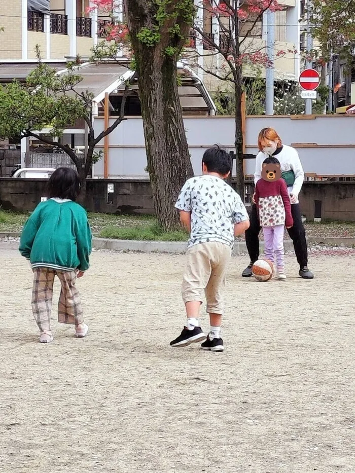 きりんのあくび　kids　ながせ/公園でサッカー⚽パス練習✨