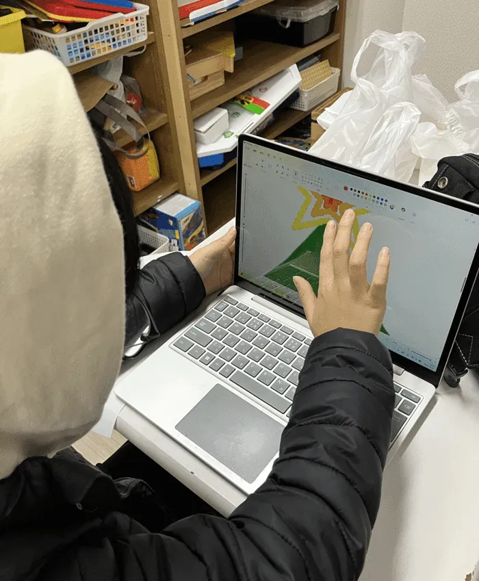 きりんのあくび　kids　ながせ/ツリーにお絵かき🌟