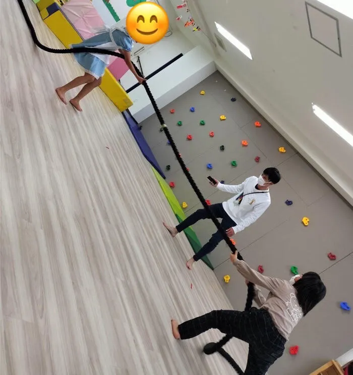 きりんのあくび　kids　ながせ/綱引きで個人戦😊