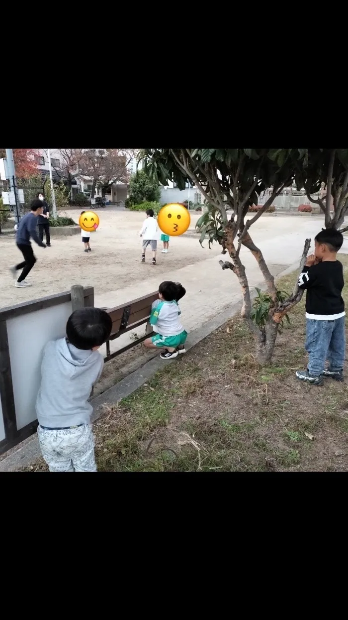 きりんのあくび　kids　ながせ/公園でおにごっこ？かくれんぼ？