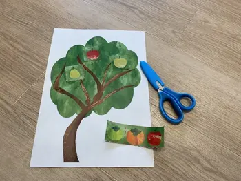 LITALICOジュニア中山教室/お子さまと秋の果物の木を作りました！