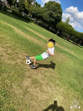 【姿勢を整える運動療育】 みらいーく初石/秋晴れの土曜日、公園でサッカー。