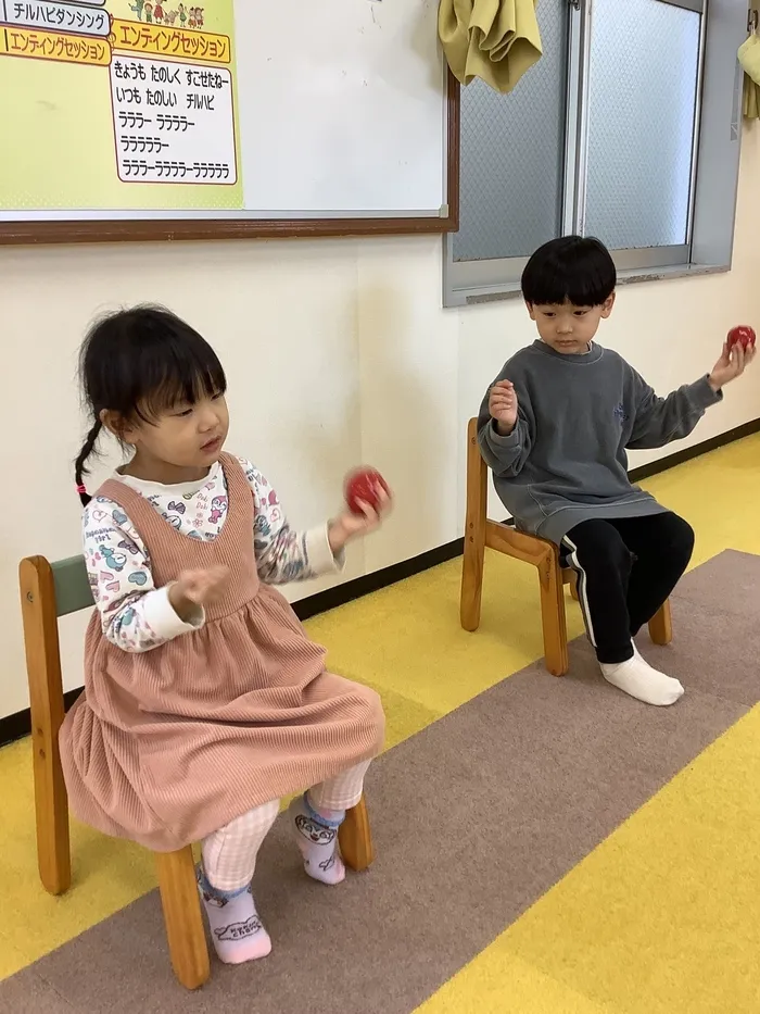 HIYOKO MUSIC 増田教室/りんごのマラカスを鳴らしたよ🎵