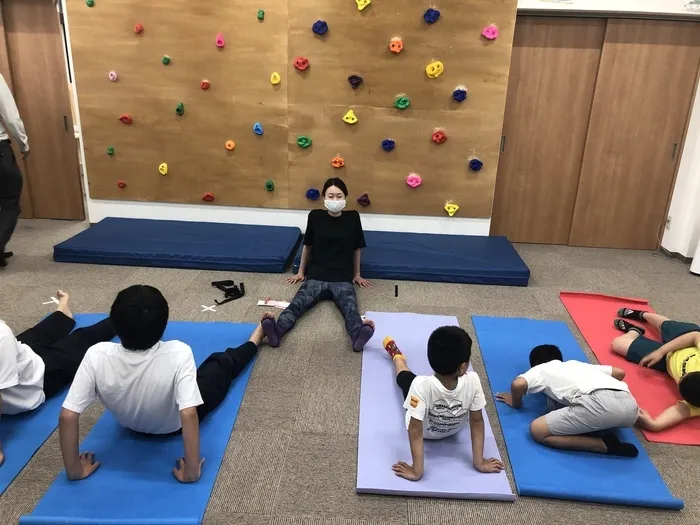 放課後等デイサービス　Happiness kids 下原（ハピネスキッズシモバル）/キッズヨガ🧘‍♀️💜