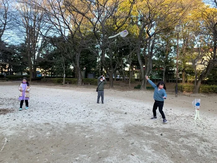 発達ラボ　春日部教室/公園で凧あげ