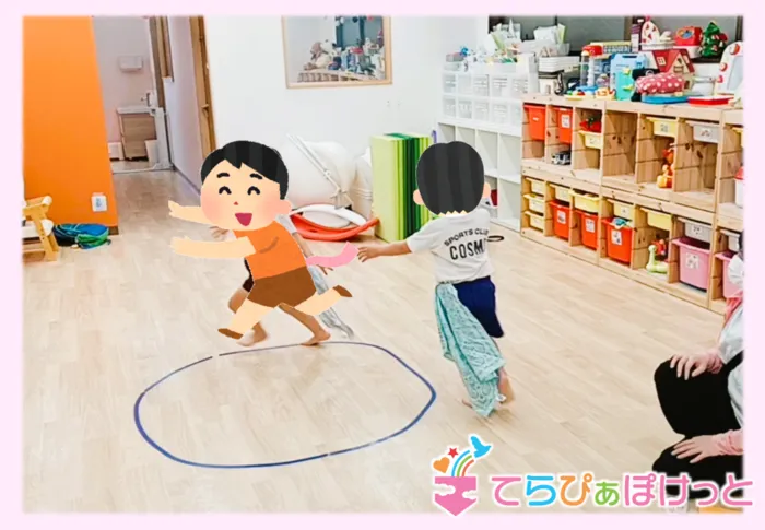 てらぴぁぽけっと南浦和教室/お友だちとしっぽ取り🥇