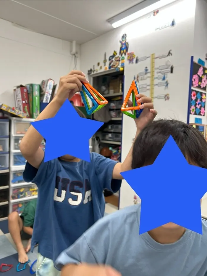 ふれあい児童発達支援・放課後等デイサービス　市川行徳教室/マグネットで角づくり🧲