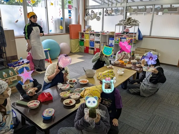 放課後等デイサービスキラキラ宮千代/お昼レク（皆でおにぎりを作ろう🍙!）