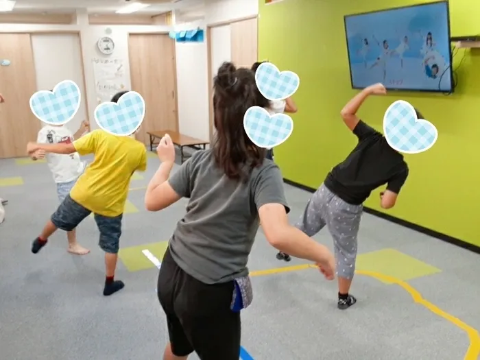 ダンスで身体を動かします！