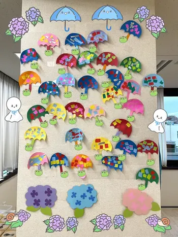 てらぴぁぽけっと　三郷駅前教室/教室の風景：あめあめふれふれ🎵　壁面製作☔