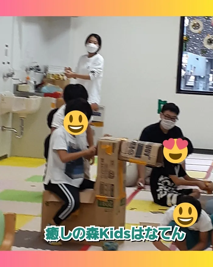 【遊びの中から社会性を育む】癒しの森Kids　はなてん/段ボール制作