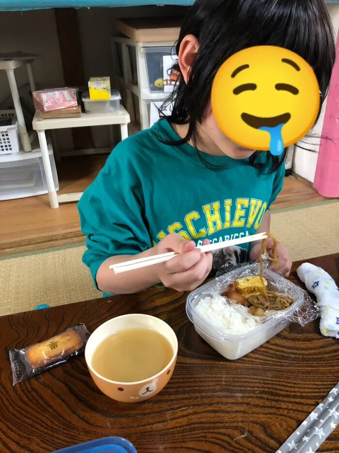 ライズ児童デイサービス楽音寺/給食も楽しみだね🍞🍚