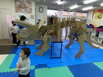 ライズ児童デイサービス東大阪よしだ/恐竜の化石を作りました