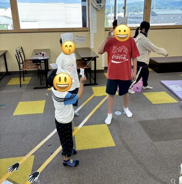 わくわくキッズルーム佐久平/糸電話で伝えよう