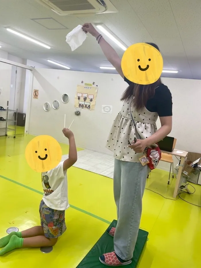 きっずあいらんどふたば中川教室/♪ティッシュつかみ♪