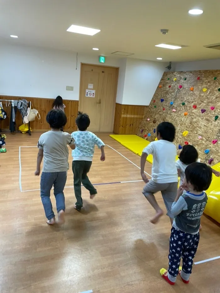 きりんのあくび　kids　ふせ/だ〜るまさんが〜こ〜ろんだっ！！