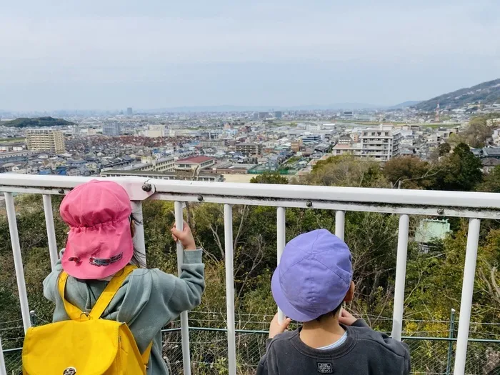 きりんのあくび　kids　ふせ/高い所から見る景色