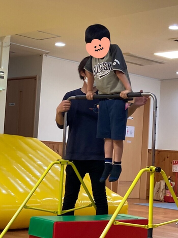 きりんのあくび kids ふせ