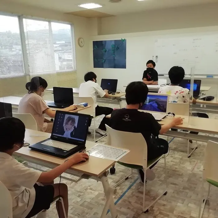 【進学・就職に向けた準備ができる】放課後等デイサービスcampus（キャンパス）/日常の支援風景