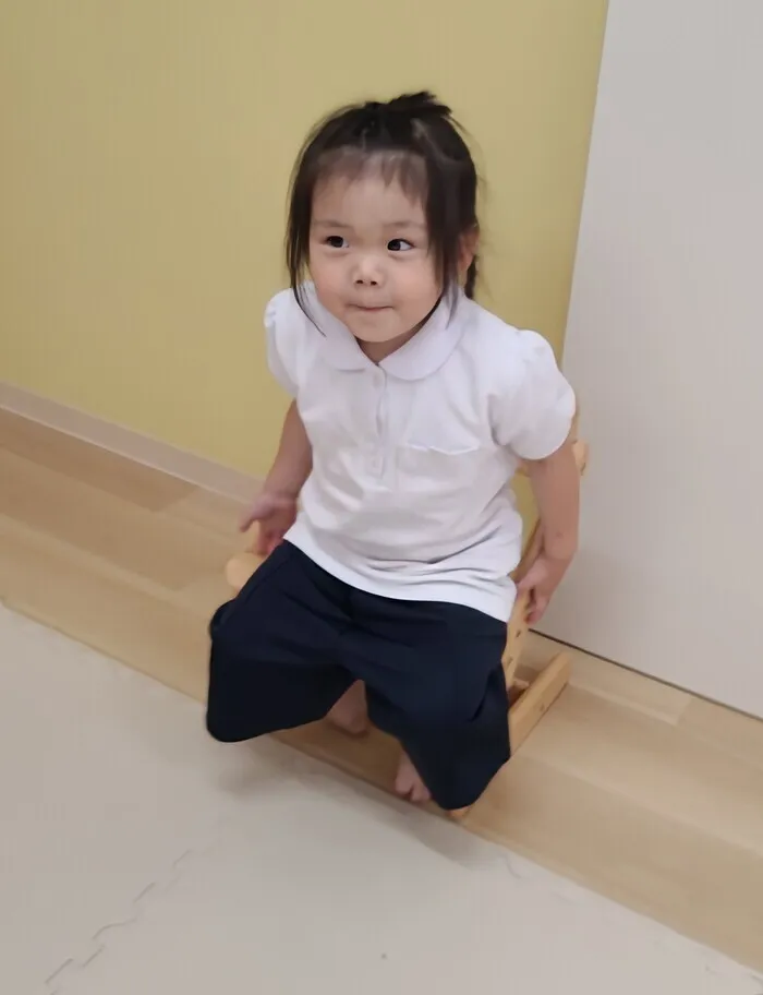 個別療育のゆめラボ 府中教室/座って待ってるよ☺️