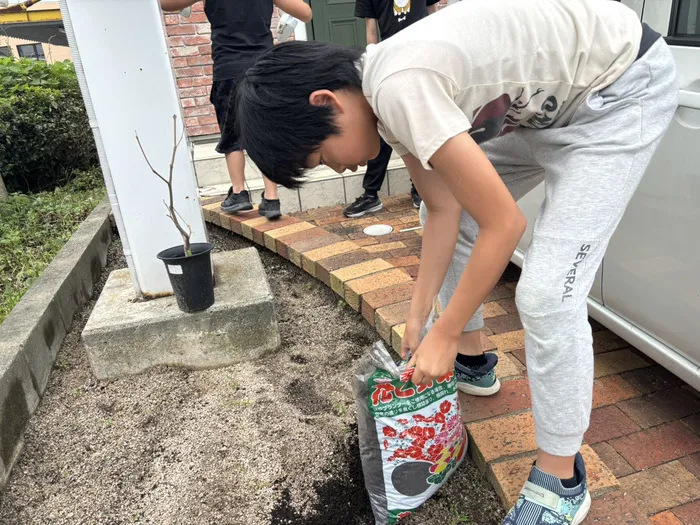 児童発達支援・放課後等デイサービス　D-KidsLab向佐野教室/野菜の苗植え🍅