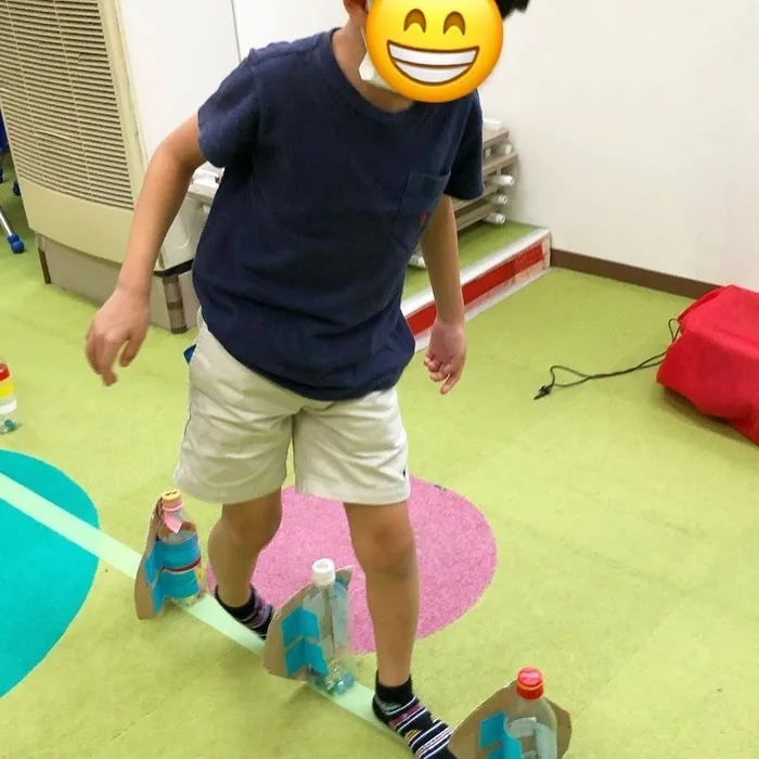 ブロッサムジュニア仙台木町教室/倒さず通れるかな⁉️  線の上を歩こう👣