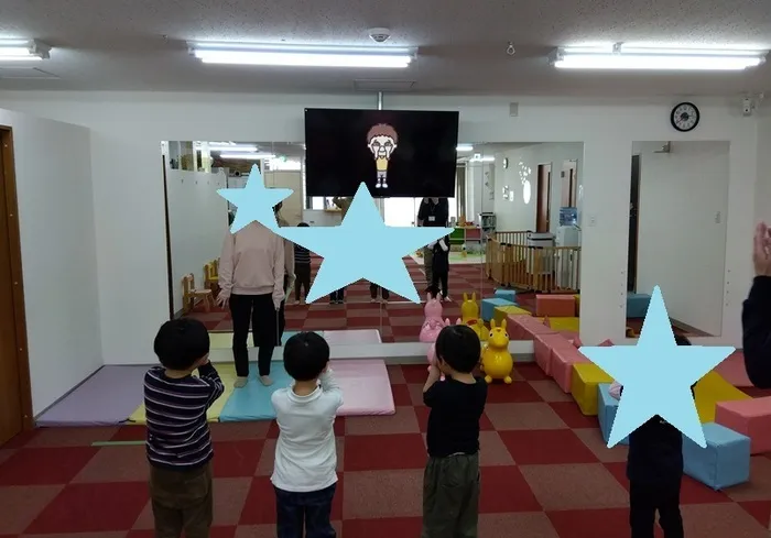 い～らいふじゅにあ/集団活動「同じポーズ、できるかな？🌟」