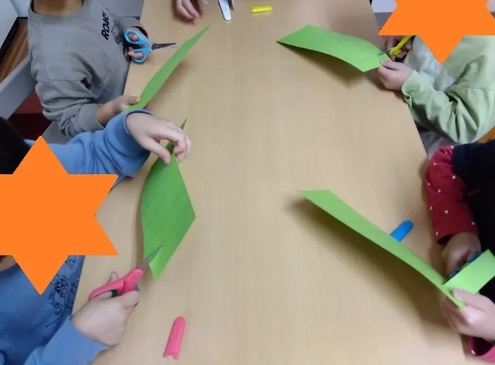 い～らいふじゅにあ/制作活動「クリスマスツリーを作ろう🎄」