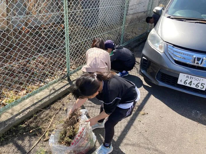 さくだいらキッズらぼ岩村田教室/駐車場をキレイに・・