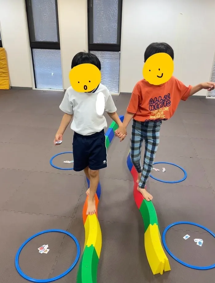 児童発達支援・放課後等デイサービス　LUMO江上校/お友だちと♡平均台ゲーム🐟