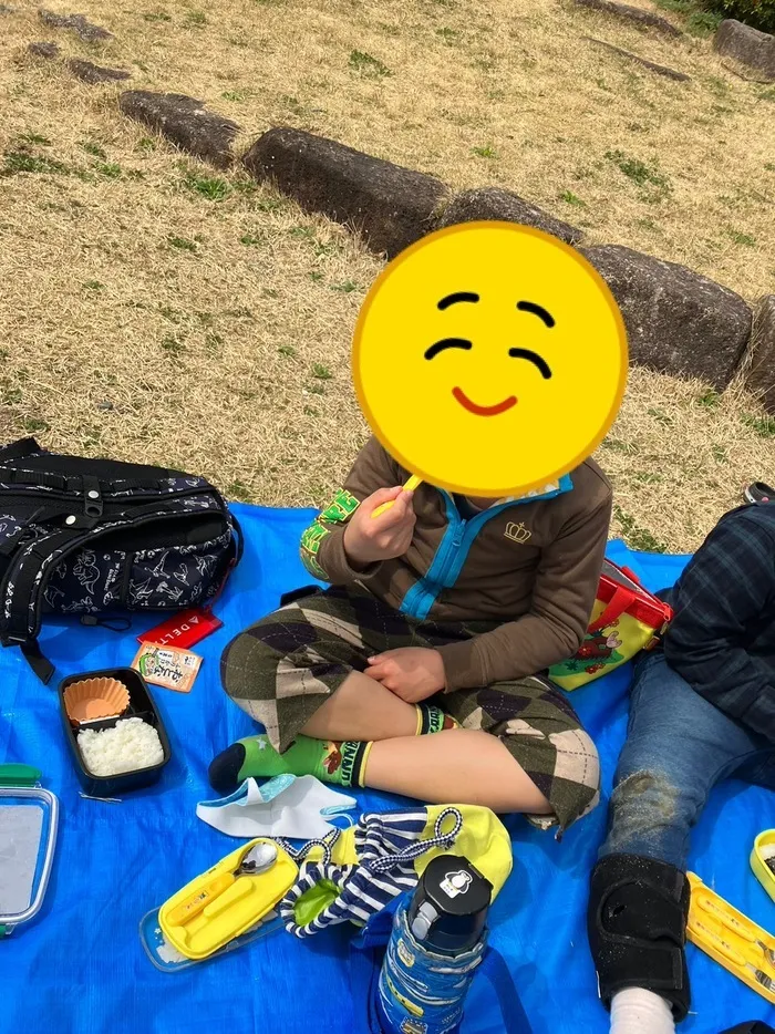 ナーシングプラス有松校/今日は近くの公園までピクニックにいきました。