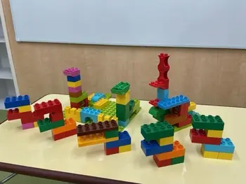 ステラ幼児教室・港校 (児童発達支援)/レゴで恐竜の世界