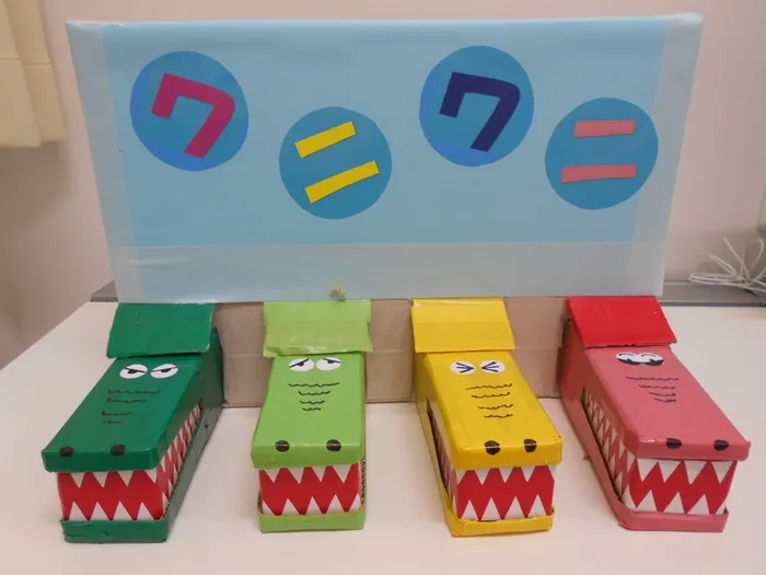 お子様の興味や発達段階に合わせた手作りおもちゃも使用します