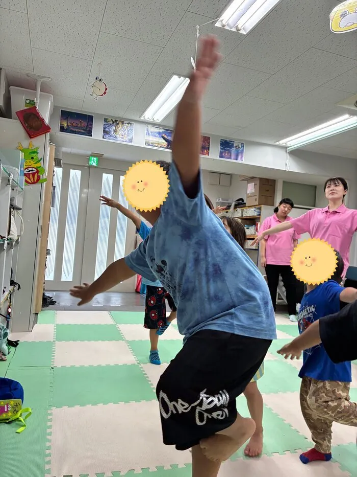 【えいご・ダンス・リトミック・野外活動】を主体とした児童発達支援～放課後等デイサービス　エンジェル/えいごであそぼう(^^♪