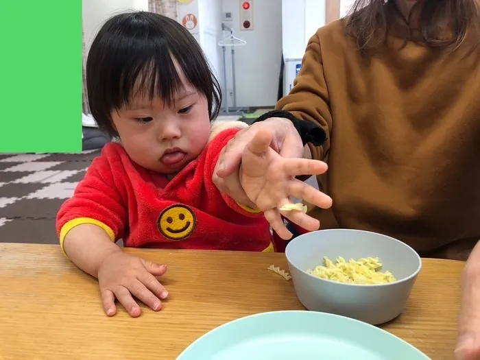 杜のつぐみ療育園 新田東園/マカロニにぎにぎ～😝🙌✨✨