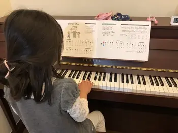 音楽特化型児童発達支援・放課後等デイサービスおと/ピアノが弾きたい！！