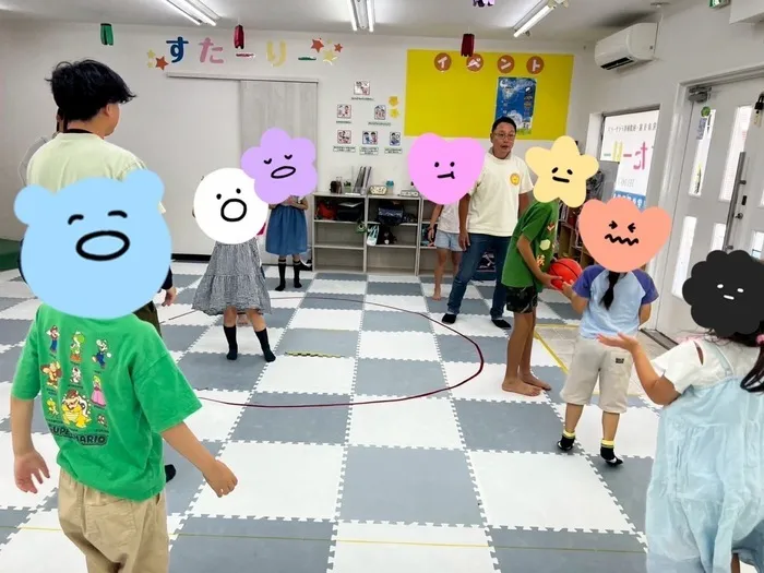 児童発達支援・放課後等デイサービスすたーりー/集団活動〜ボール運びゲーム🎮