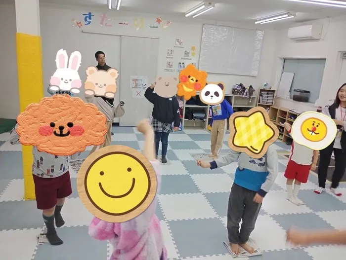 児童発達支援・放課後等デイサービスすたーりー/新聞じゃんけん👊✌️✋📰