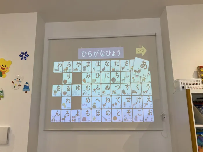 プロジェクターでの視覚支援や音楽に合わせた活動も🤸♀️