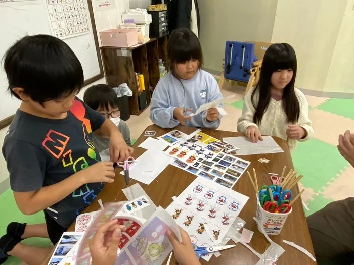 【見学受付中！お気軽にご連絡ください！】　おおきな木　東大阪吉田/シール作り✨