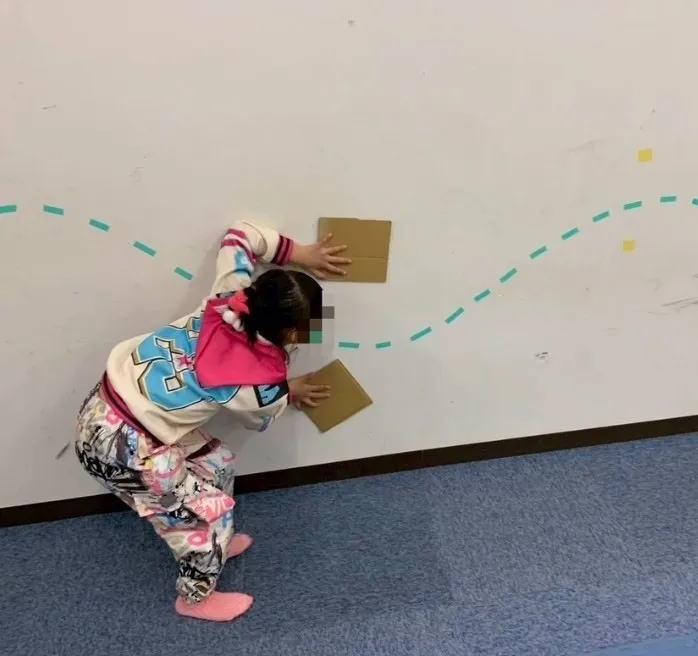児童発達支援 スマイリーハーツ/📦✨ 段ボールを使ったビジョントレーニング ✨📦