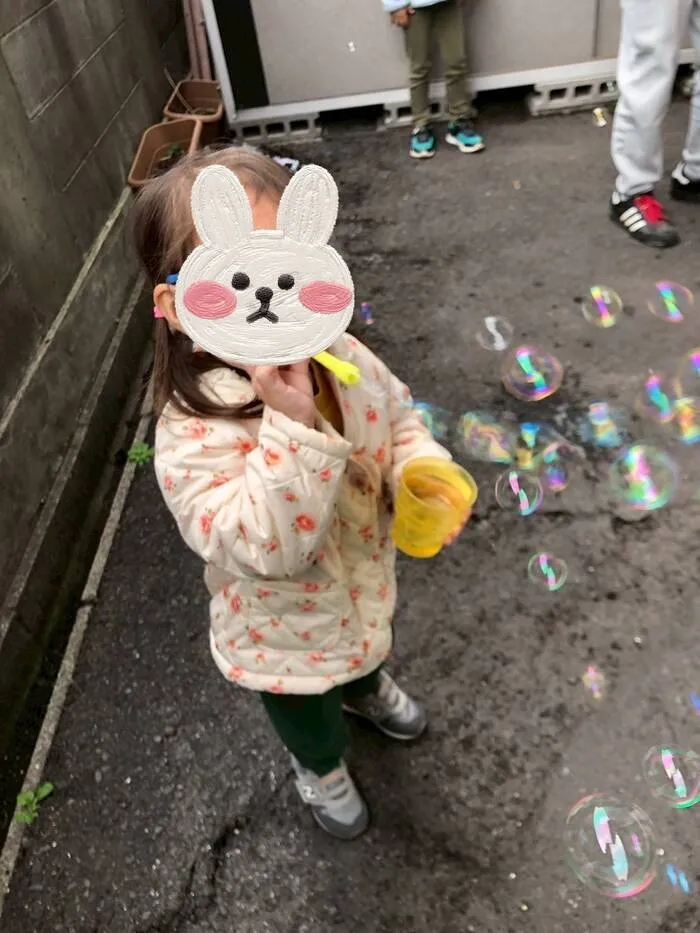 アスウィズ　2026年4月未就学児募集・アレルギー対応・食事対応・送迎あり/しゃぼん玉をしました.。o○