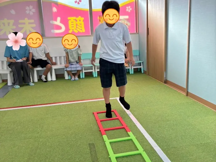☆空き・送迎あり☆見学・体験受付中☆こぱんはうすさくら鴫野教室/リズムジャンプで育むリズム感と身体をコントロールする力♪