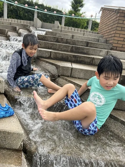 ライズ児童デイサービス布施あじろ/新町南公園で水遊び