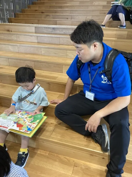 ライズ児童デイサービス布施あじろ/中之島子ども本の森📕